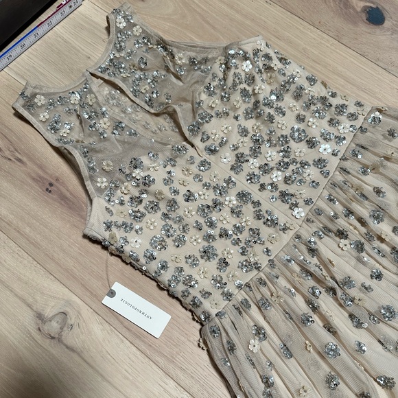 Anthropologie x BHLDN Ginny Embellished Wedding Dress | Size 4 - Picture 3 of 14